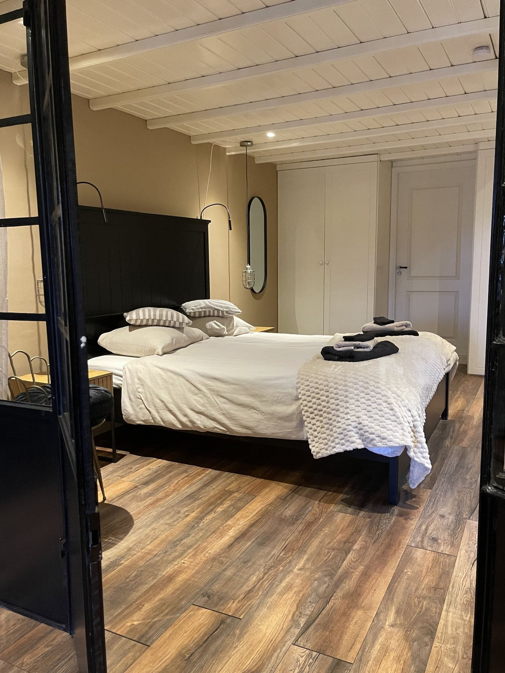 Bed in de slaapkamer van Zeelicht